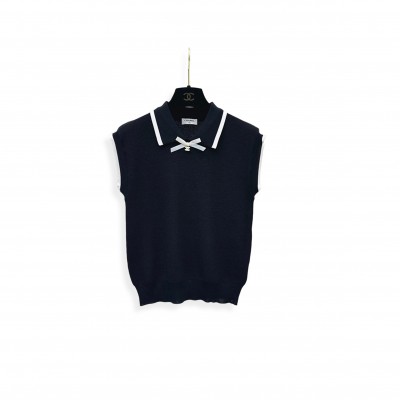 CHANEL COLLARED VEST WITH CONTRASTING TRIM BOW AT THE CHEST CHANEL COLLARED VEST WITH CONTRASTING TRIM BOW AT THE CHEST